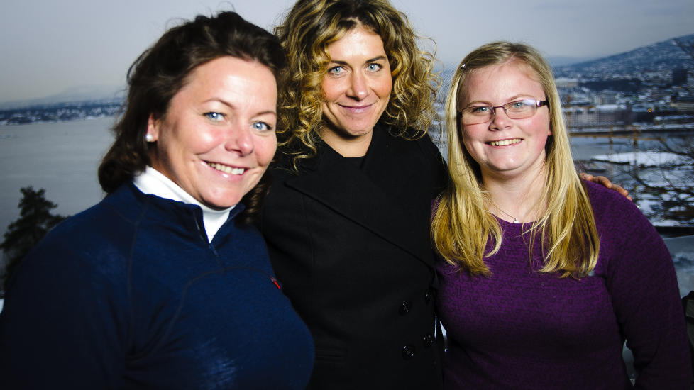 UT P� TUR: Anja Gretland (til venstre) meldte p� seg selv og dattera Anneline (til h�yre), som er i ferd med � miste synet. Cecilie Skog er blitt veldig glad i alle deltakerne. Foto : Sjur St�len / Dagbladet