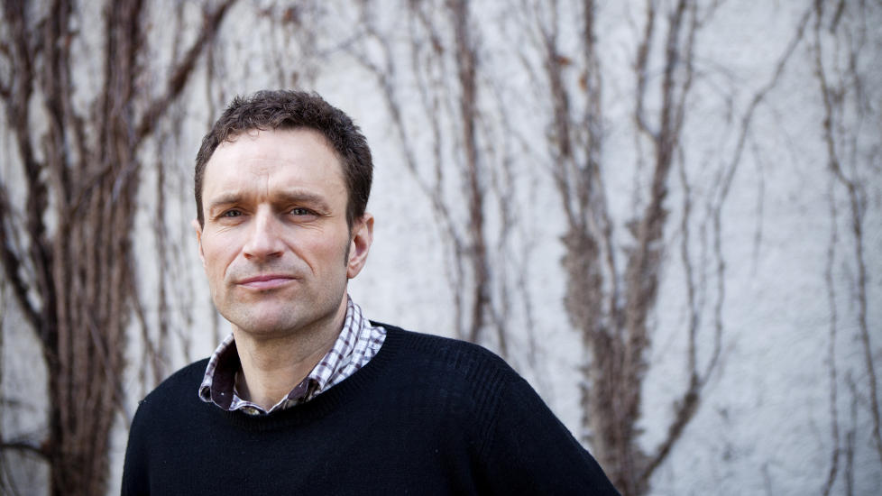 SVARER STATSR�DEN: Arild Hermstad, leder i Framtiden i v�re hender, sl�r tilbake mot Ola Borten Moes p�stander om at organisasjonen n�rmest skal ha gjennomf�rt et karakterdrap p� Sp-statsr�den ved � k�re ham til �rets etikkversting sammen med Statoil. Foto: Thomas Winje �ijord / Scanpix