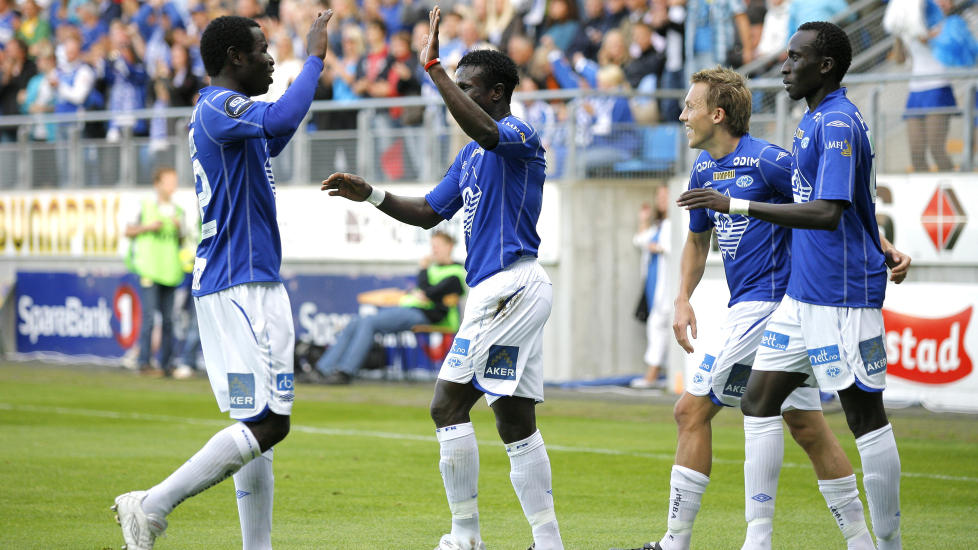 GULLKALVER FOR MOLDE: Mame Biram Diouf, Mahktar Thioune og Pape Pate Diouf har ikke bare levert godt p� banen for Molde - de har levert s� det holder utenfor ogs�. De to Diouf-gutta er solgt videre for til sammen 70 millioner kroner. 
Foto: Svein Ove Ekornesv�g / SCANPIX