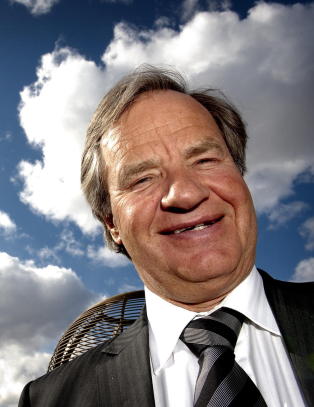 Kj�per fly for 127 milliarder kroner