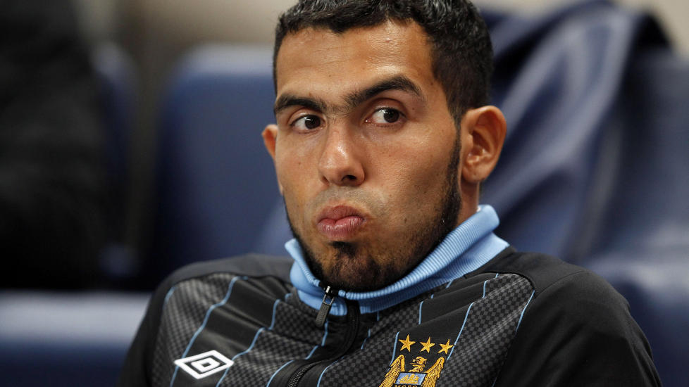 IKKE SOLGT: Carlos Tevez ble ikke solgt til Milan i dette vinduet, til tross for at de fleste trodde han kom til � bytte beite. Foto: Reuters / Phil Noble / Scanpix