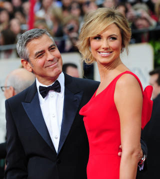 PRIVAT: George Clooney med kj�resten Stacy Keibler. Foto: AFP/Scanpix