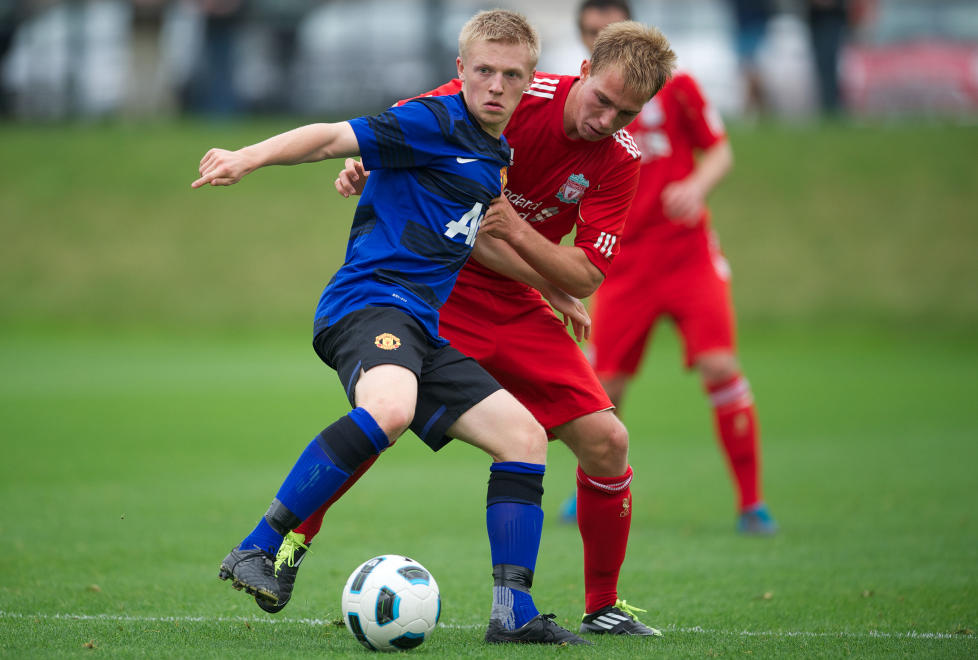 - ENEST�ENDE TEKNIKK: Mats M�ller D�hli er blitt en sentral spiller p� Manchester United U18. If�lge Nick Poole, som f�lger klubbens ungdomslag tett, blir han ansett for � v�re et av de st�rste talentene. Her i aksjon mot Liverpools U18-lag. Foto: David Rawcliffe/Propaganda