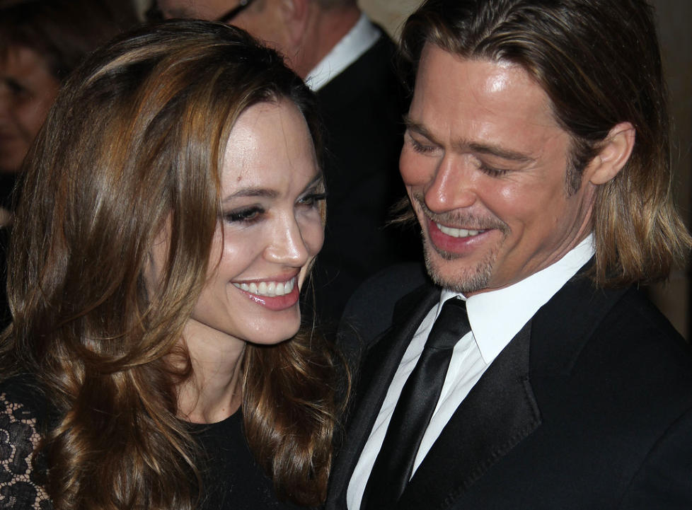 FORN�YD: Livet er kanskje en dans p� roser i dag, men slik har det ikke alltid v�rt for kjekkas Brad Pitt. Her er han med samboer Angelina Jolie. Foto: Stella Pictures