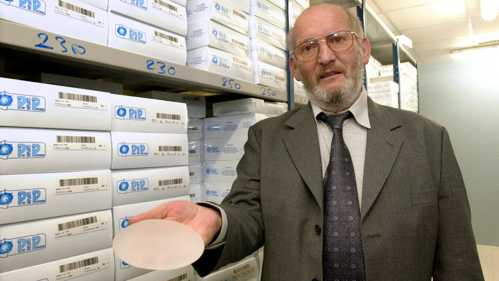 P�GREPET: Grunnlegger av brystimplantatfirmaet Poly Implant Proth�se, Jean-Claude Mas er p�grepet etter at han forrige m�ned ble etterlyst via Interpol. Foto: Eric Estrade/AFP Photo