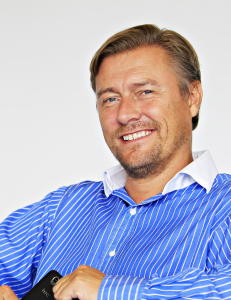 - De pr�ver � valse over oss, men vi skal ikke gi oss s� lett