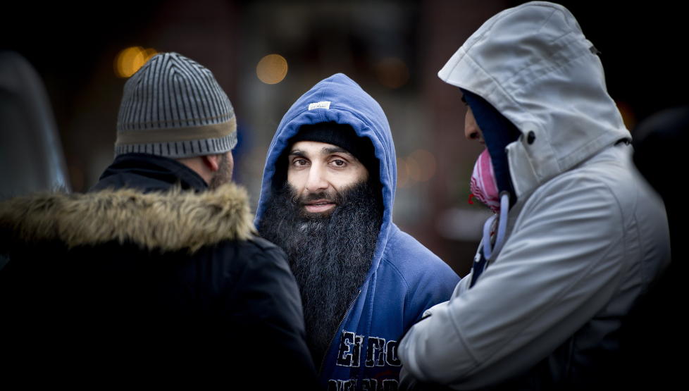 DELTOK: Arfan Bhatti var en av et tjuetalls demonstranter foran Stortinget forrige uke. Foto: John T. Pedersen