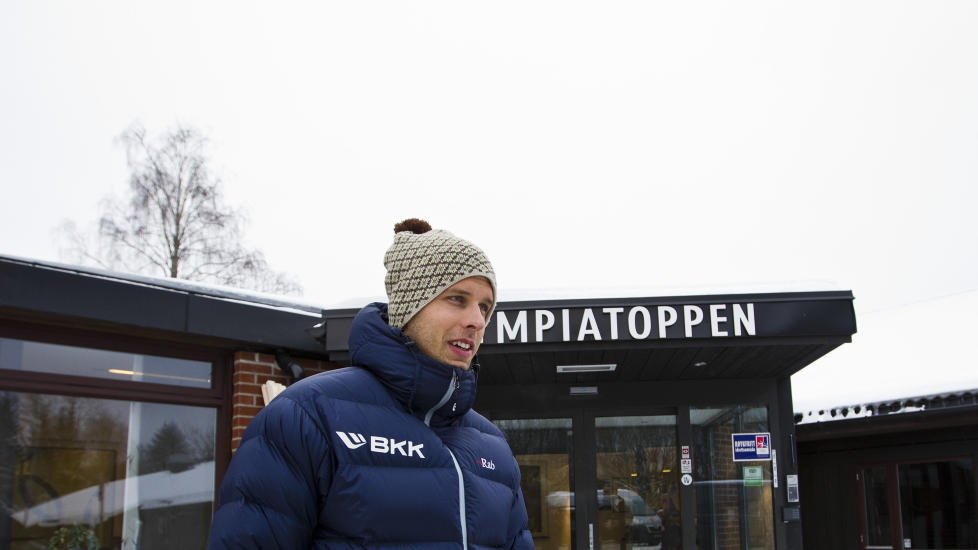 UNDERS�KES: Alexander Dale Oen holdes p� pinebenken og m� gjennom ytterligere unders�kelser torsdag. S� langt vet ikke ekspertene hva som feiler ham.
Foto: Vegard Gr�tt / Scanpix