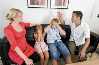 B-SPR�K: Samlivsekspert Peder Kj�s sier at en del diskusjoner med fordel kan gj�res p� et fremmedspr�k. Men det viktigste er kroppsspr�ket og stemmevolumet.  Foto: Colourbox.com
