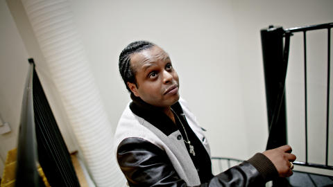 MYK MANN Yosef Wolde-Mariam fra Madcon forteller at han har et mykt hjerte, og liker ikke � v�re hard med deltakerne i �The Voice�. Foto: Torbj�rn Gr�nning / Dagbladet