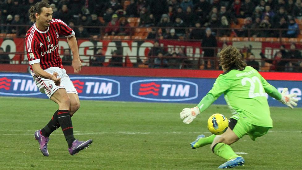 SCORET DET SISTE M�LET: Zlatan Ibrahimovic la p� til 3-1 etter at Milan snudde 0-1 til seier. Foto: EPA/MATTEO BAZZI
