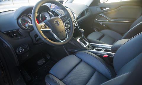 ET �MUST�: Sportssetene foran koster bare 7000 kroner ekstra for per par, og anbefales p� det sterkeste. De gir b�de god komfort og up�klagelig st�tte i sida og under l�rene. Foto: H�kon Eikesdal / Dagbladet