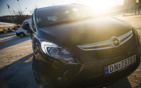 SLUKER ALT: Opel Zafira Tourer er en praktisk og fornuftig familiebil som sluker det meste - b�de av folk og bagasje. Foto: H�kon Eikesdal / Dagbladet