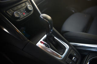 FIN AUTOMAT: 1,4-literen med turbo blir litt spe i sv�re Zafira, men automatgiret gj�r en overraskende god jobb. Sjalter raskt og noks� mykt. Foto: H�kon Eikesdal / Dagbladet