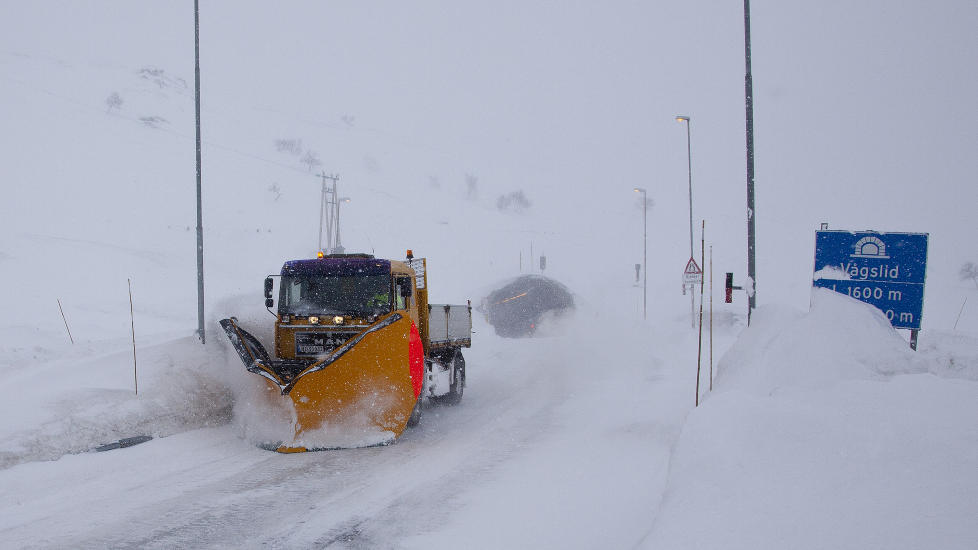 STENGT: Flere fjelloverganger stengt. Haukelifjellet er en av stedene hvor bilister ikke kommer frem i dag. Foto: Per Fl�the