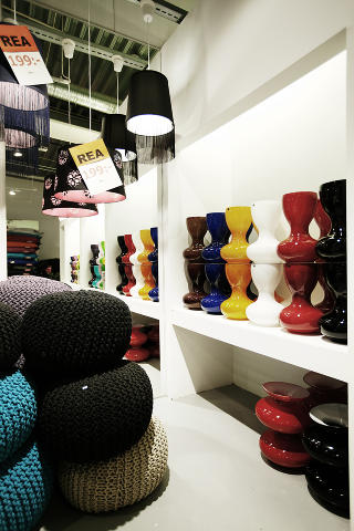 INTERI�R: Denne kjente strikkepuffen kan du f� til en hyggelig pris p� Freeport. Foto: CHRISTIAN ROTH CHRISTENSEN