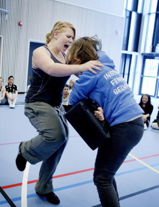 - Vi roper ikke på hjelp, vi roper nei