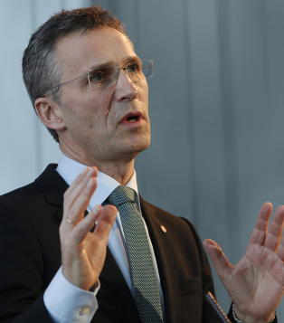 Stoltenberg beklager deportasjon av j�der