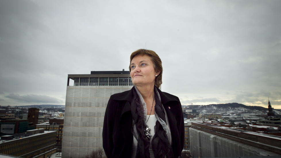DELTE MENINGER: Administrasjonsminister Rigmor Aasrud er glad det er mange og delte meninger om h�yblokkas skjebne.
Foto: Heiko Junge / Scanpix