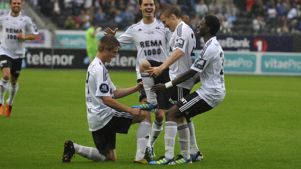 TO TIL BORT:  Rosenborgs Markus Henriksen (t.v.) og Mushaga Bakenga (t.h.) er p� vei bort fra RBK til Club Brugge. Mikael Lustig (bak) ble klar for Celtic tidligere i vinter. Foto: Ned Alley / Scanpix .