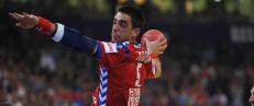 Serbisk h�ndballspiller fikk dartpil i �yet