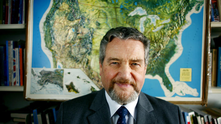 - VOLDSOMT H�YE TALL:  Professor og Nord-Amerika-ekspert, Ole O. Moen, mener at det reelt sett er en arbeidsledighet p� 16 til 17 prosent i USA, og at fattigdommen �ker. Foto: Sara Johannessen / Scanpix