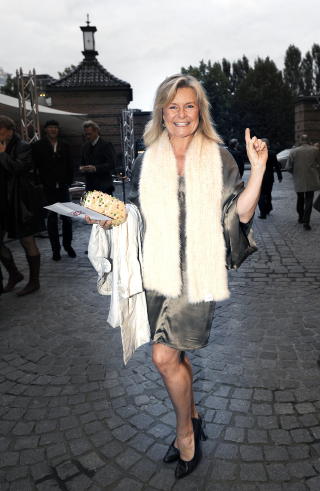SCHLAGERDRONNING: Elisabeth Andreassens cowboybukser har ogs� f�tt plass p� Minnie-Ohs piggete skuldre. Foto: John T. Pedersen/Dagbladet