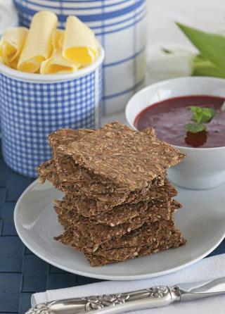 LEGE-OPPSKRIFT: Dr. Hexebergs fiberknekkebrød med mandler og nøtter. FOTO: Cappelen Damm forlag LEGE-OPPSKRIFT: Dr. Hexebergs fiberknekkebrød med mandler og nøtter. FOTO: Cappelen Damm forlag
