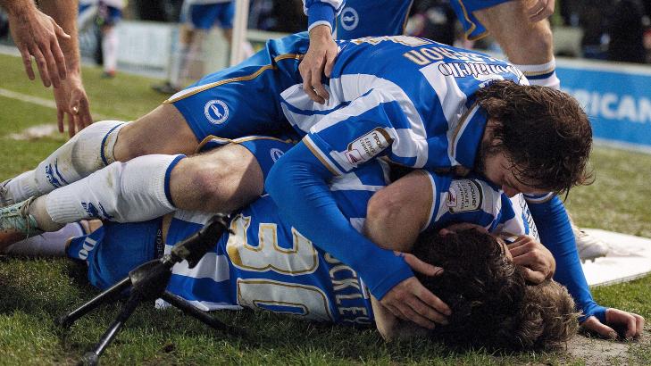 MATCHVINNER: Will Buckley (nederst) la ut p� et solol�p som ga suksess. Angriperens avslutning gikk via beinet til Willamson og i m�l bak en sjansel�s Tim Krul. Foto: Scanpix
