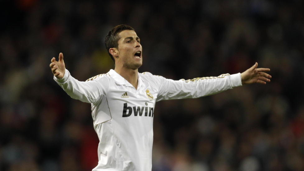 SNUDDE KAMPEN: Zaragoza skremte Real Madrid med en tidlig scoring, men ligalederen vendte kampen oppskriftsmessig og tok hjem en 3-1-seier i spansk 1. divisjon l�rdag. Foto: AP Photo / Arturo Rodriguez / Scanpix