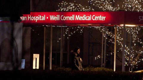 TRENGER BEHANDLING: Saleh skal hit, til The New York Presbyterian Weill Cornell Medical Center. Foto: REUTERS/Andrew Kelly/Scanpix