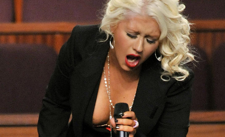 SANG: Christina Aguilera i Etta James' begravelse. Foto: Getty Images/All Over Press