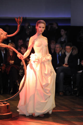 P� CATWALKEN: En variant av kjolen. Foto: Stella Pictures