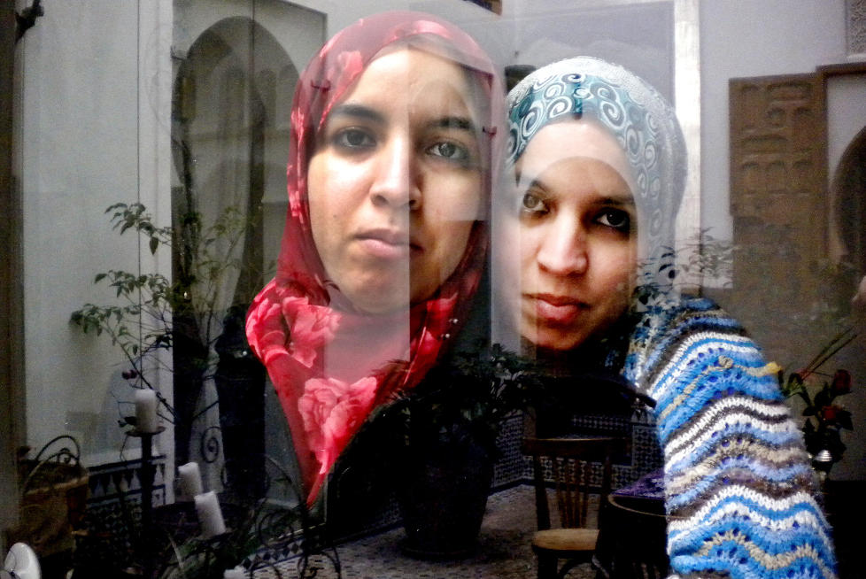 VILLE OFRE SEG: Tvillings�strene Imane og Sanae al-Ghariss var 13 �r da de lot seg verve som selvmordsbombere for al-Qaida. Bak terrorcella sto den terrord�mte marokkaneren Abdulkader al-Bisir, ogs� kjent som Abou hamza. Foto: Kassem Hamad�