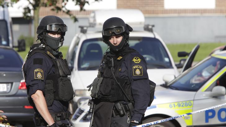 VENLIG SYN:  En mann fikk skader i et ben og ble brakt til sykehus etter at svensk politi l�ste skudd under en hendelse i den utsatte bydelen Roseng�rd i september i fjor. Foto: Stig-�ke J�nsson / Scanpix