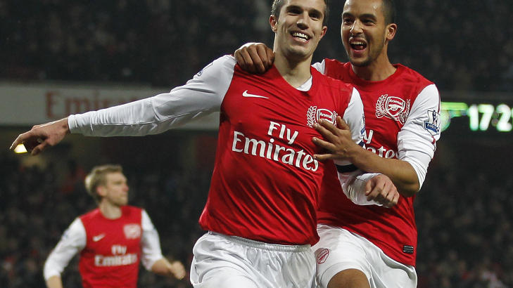 STOR JUBEL: Van Persie s�rget for at jobben til Wenger fortsatt er trygg. Foto: AFP PHOTO/IAN KINGTON
