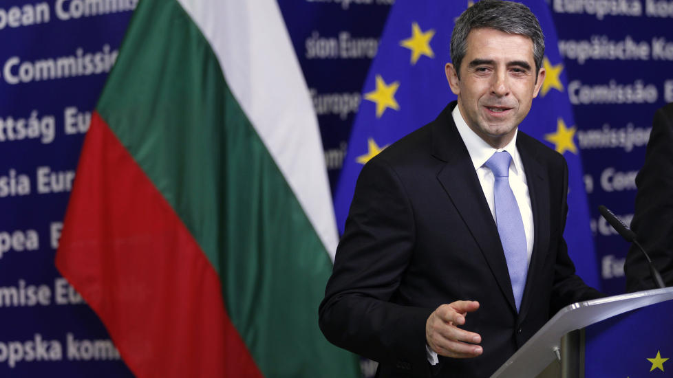 ALLE M� SPARE: Alle EUs medlemsland m� gjennomf�re en beinhard sparepolitikk, sier Bulgarias president Rossen Plevneljov. Tyskland m� f�re an i denne politikken, mener han. Foto: Francois Lenoir/REUTERS