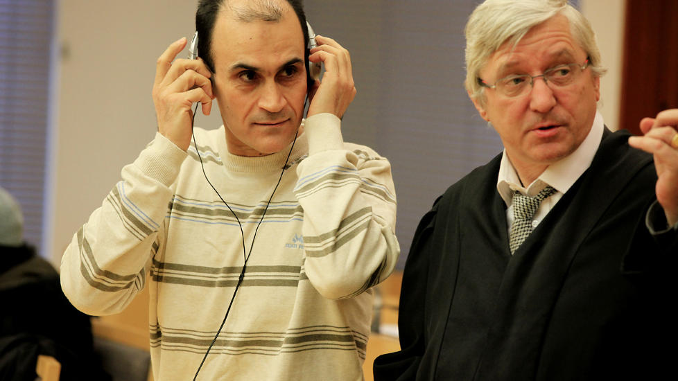 TERRORD�MT Sawad Sadek Saeed Bujak ble i dag d�mt til fengsel i 3 �r og seks m�neder. Her sammen med sin advokat Arvid Sj�din i Oslo Tinghus i dag. Den antatte hovedmannen Mikael Davud �nsket ikke � la seg fotografere da han ankom Oslo tingrett i dag. Foto: Jacques Hvistendahl / Dagbladet