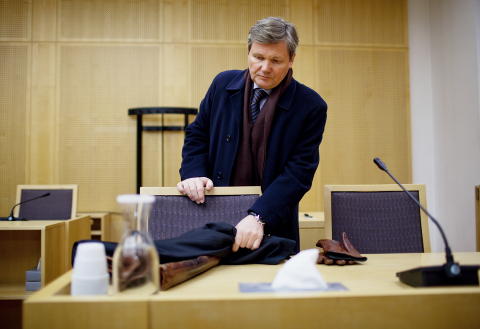 FORSVARER Arild Humlen under domsavsigelsen i saken mot terrortiltalte Mikael Davud. Hans klient som i dommen anses som hovedmannen bak terrorforbundet, ble d�mt til sju �rs fengsel. Foto: Stian Lysberg Solum / Scanpix