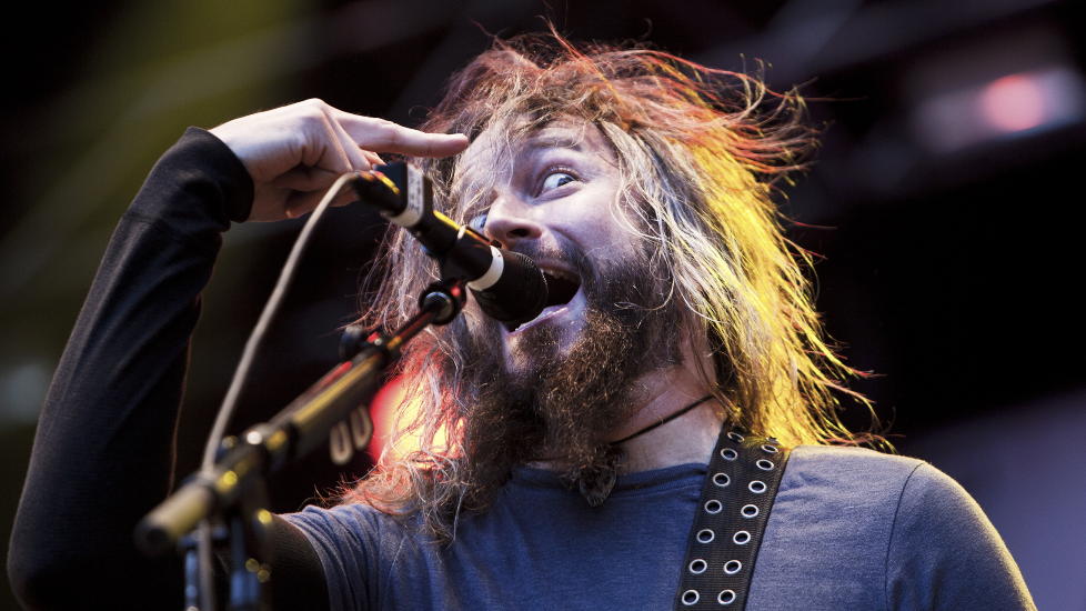 BR�K: I Dagbladets uh�ytidelige blindtest av den franske str�mmetjenesten Qobuz ble Mastodon str�mmet i full cd-kvalitet klart foretrukket framfor en komprimert versjon, der lyden ble beskrevet som �br�kete� og �slitsom�. Her vokalist og bassist Troy Sanders under Norwegian Wood i 2011. Foto: SCANPIX
