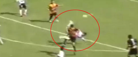 Denne skorpionscoringen utfordrer både Higuita og Baise Festus
