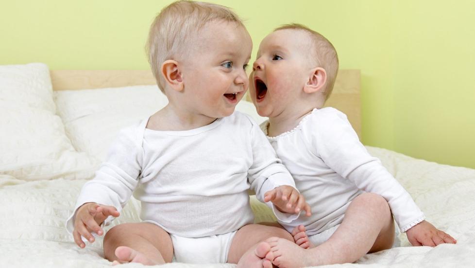 TIDLIG START: Babyer kan mer grammatikk enn du tror. Foto: iStockphoto