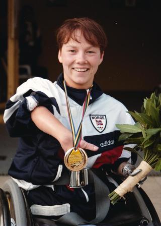 MED GULL:  I 1992 tok Liv Tone Lind Full under OL i Barcelona, n�r hun sv�mte for det norske paralympiske landslaget. 
Foto: Fridgeir Walderhaug/Dagbladet