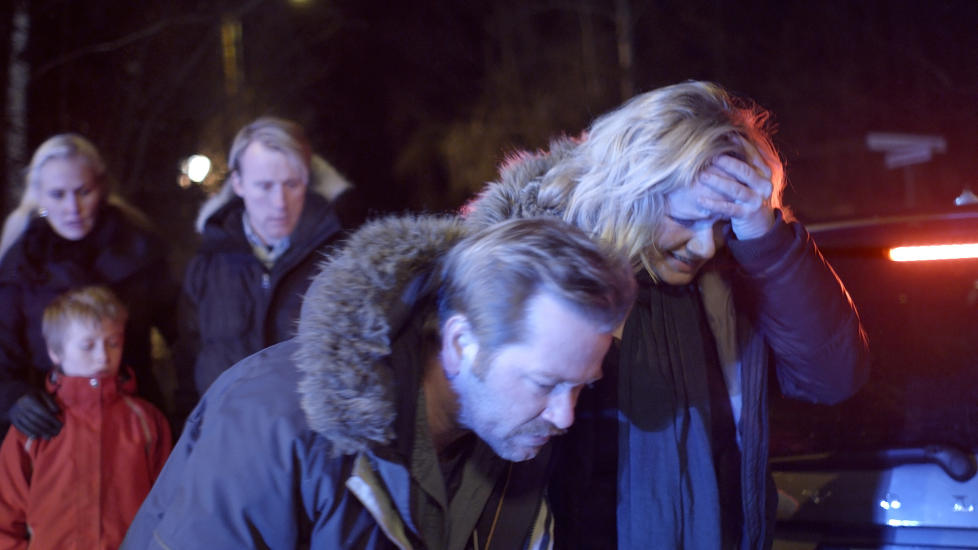 P�KJ�RT: En gutt blir p�kj�rt og to familier blir sterkt preget i �Inn i m�rket�.