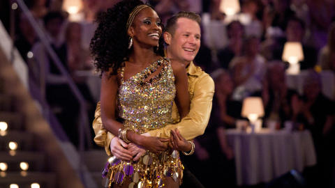 DANSEPARTNER I SORG: Asmund Grinaker og Stella Mwangi kom n�rt hverandre som dansepartnere i �Skal vi danse�. N� er Grinaker i sjokk over d�dsbudskapet. Foto: Stella Pictures