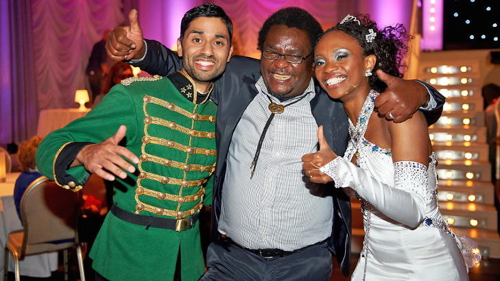 HEIET P� NOMAN OG STELLA: Noman Mubashir fikk god kontakt med Stella Mwangis far, Jeff Mwangi Kwirikia, under �Skal vi danse�-tiden. N� minnes han en energisk og sprudlende person. Foto: Dmitry K Valberg/ANB