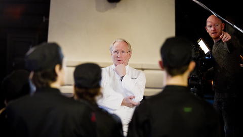 PROFFE KOKKER: 14 profesjonelle kokker er plukket til � delta i programmet. N� er det bare ni igjen. Foto: Bj�rn Langsem / Dagbladet