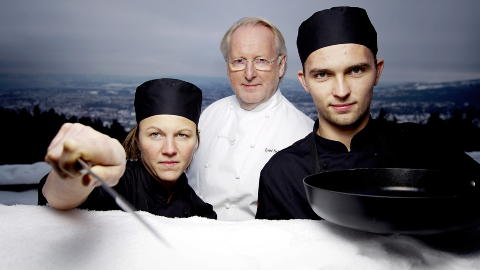 KJEMPER: Nina Kristoffersen og �yvind Dalelv jobber begge p� Statholdergaarden, som har en Michelin-stjerne. N� kjemper de om � bli Hellstr�ms mesterkokk. Foto: Bj�rn Langsem / Dagbladet