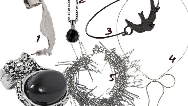 S�LVSMYKKER: 1: �repynt fra Asos, kr 107. 2: Kjede fra Dyrberg/ Kern, kr 419. 3: Armb�nd fra Asos, kr 86. 4: Kjede fra Monki, kr 80. 5: Armb�nd fra Day, kr 799. 6: Ring fra Nelly, kr 39.  Foto: Produsenter