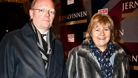 P� KINO MED MANNEN: Erna Solberg kom sammen med ektemannen Sindre Finnes. Foto: Audun Braastad/Stella Pictures